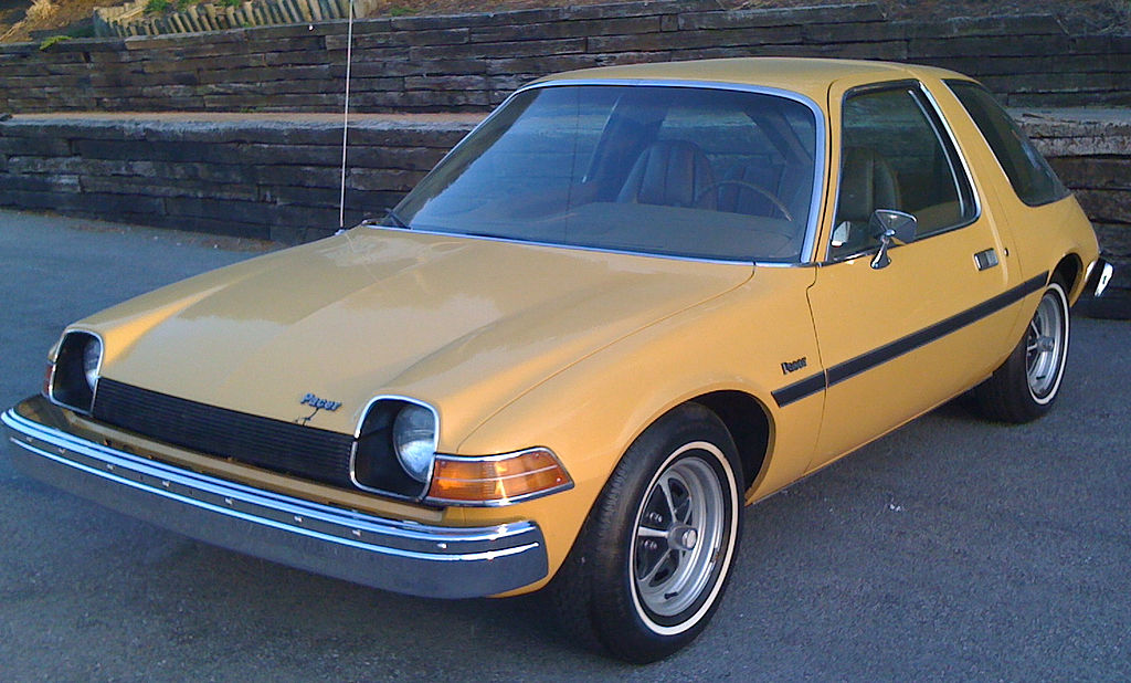 1024px-1975_AMC_Pacer_base_model_frontleftside.jpg