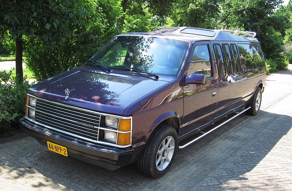 1985_Plymouth_Voyager_LWB_front.jpg