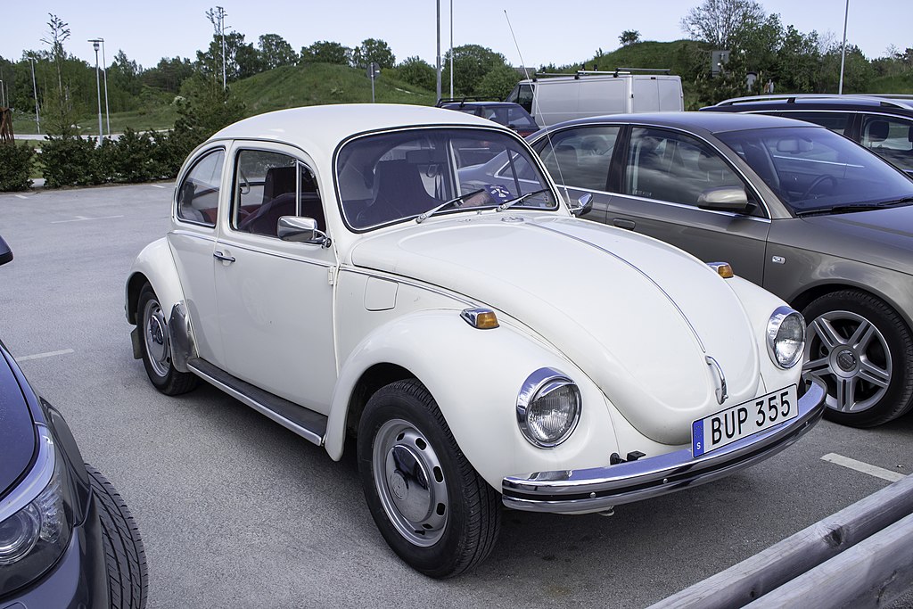 Volkswagen_Beetle_1302_LIM.jpg