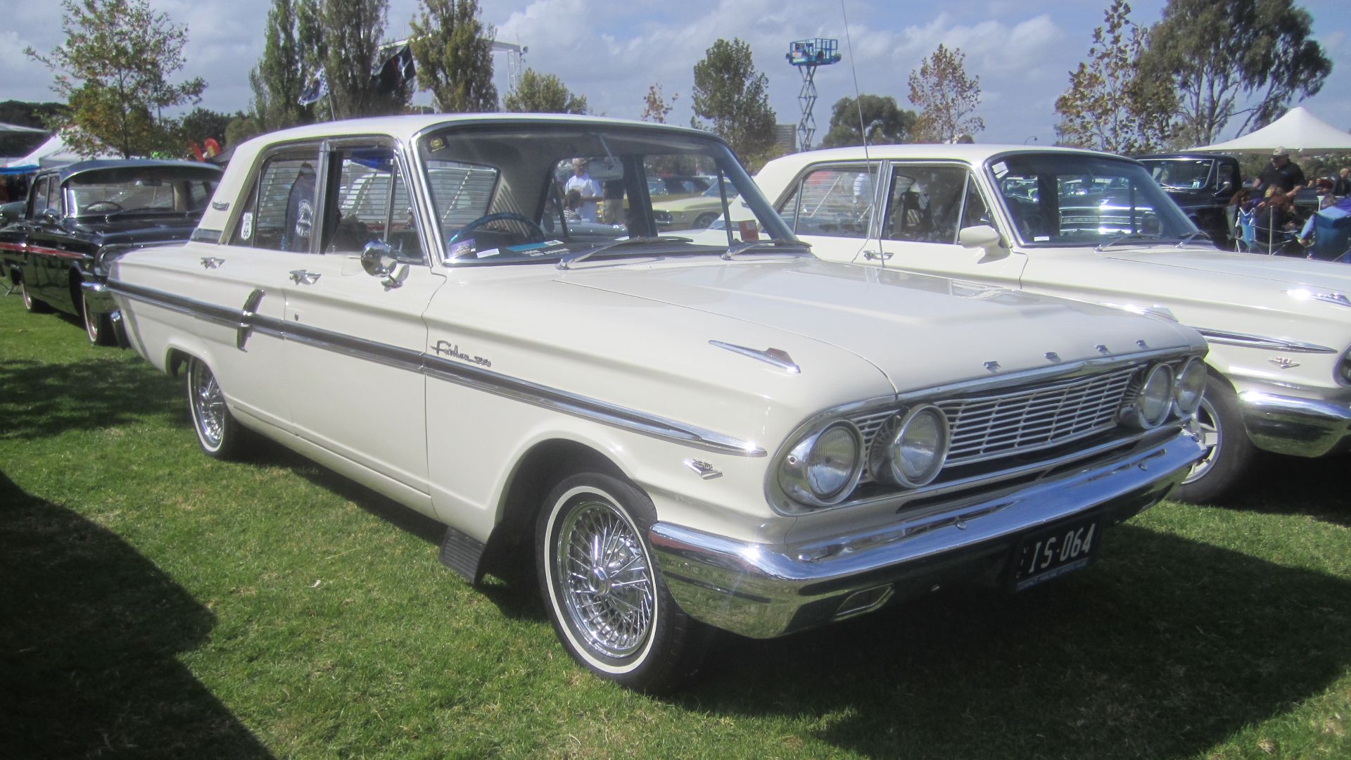 File:1964 Ford Fairlane 500 Sedan.jpg
