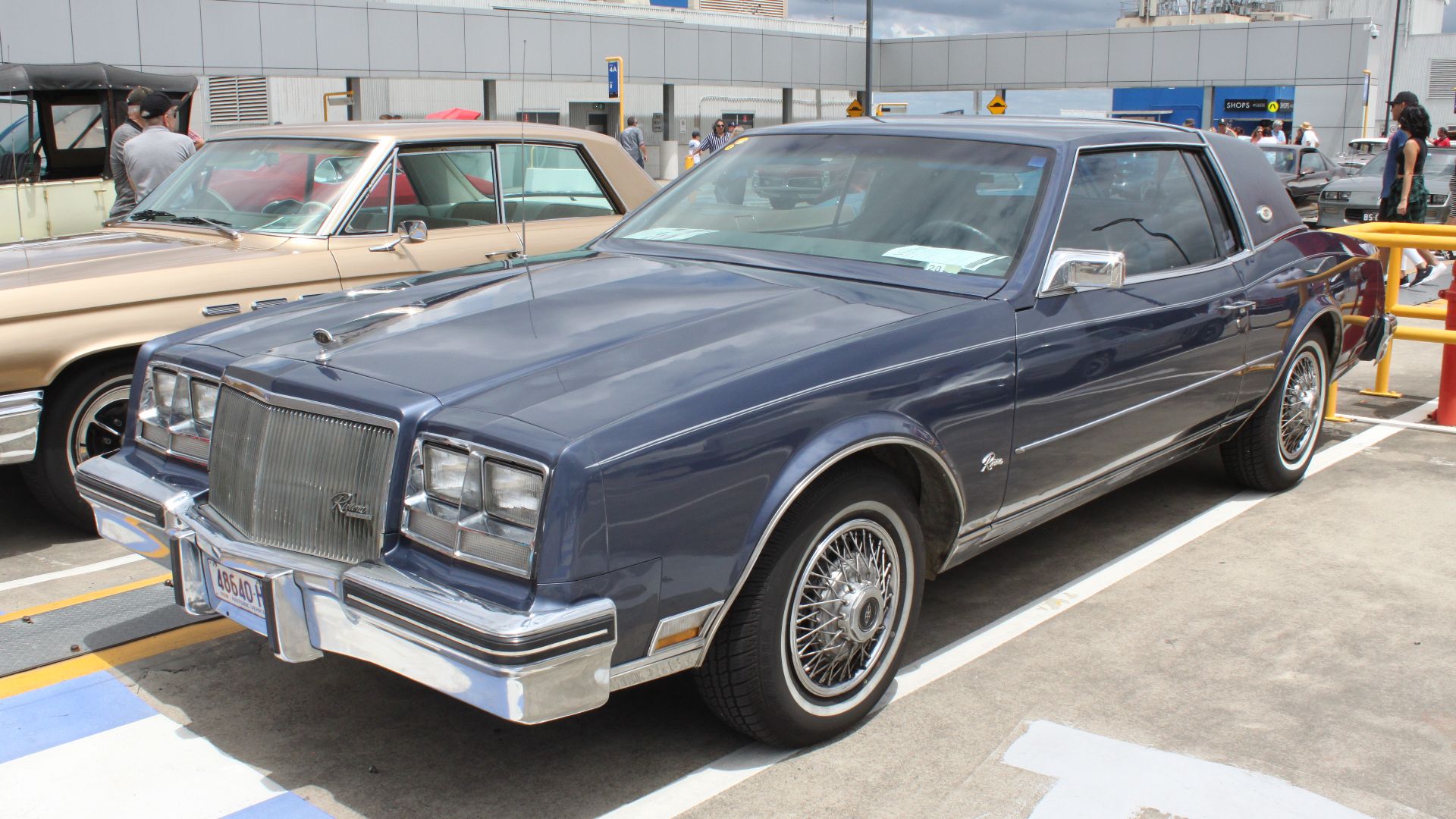 File:1985 Buick Riviera (24712283592).jpg