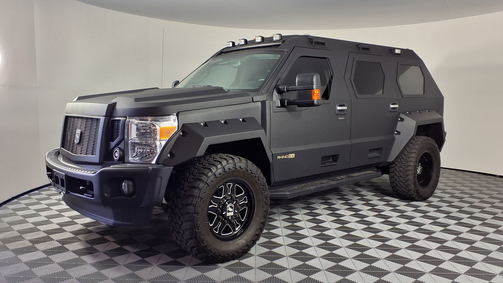 File:18 USSV Rhino GX Premium.jpg