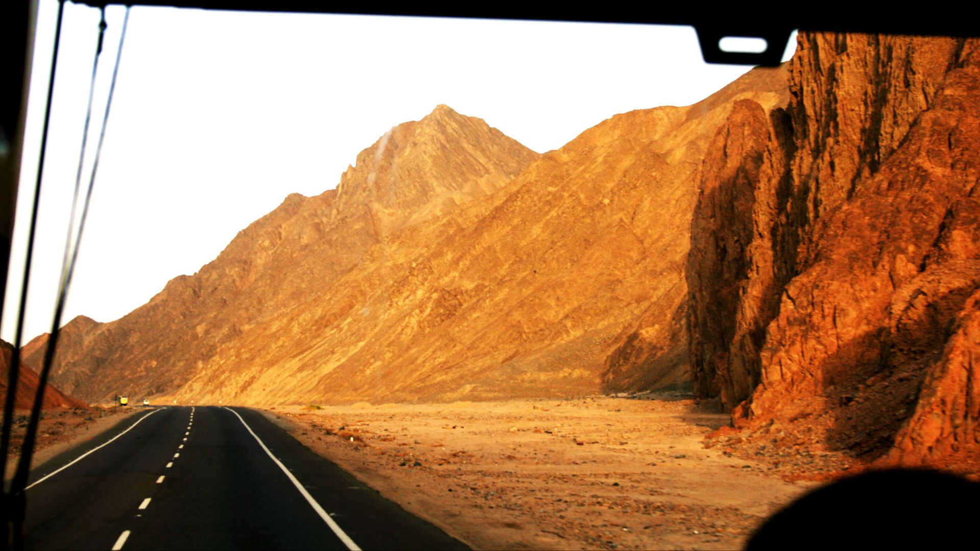 File:From Hurghada to Luxor 2.jpg