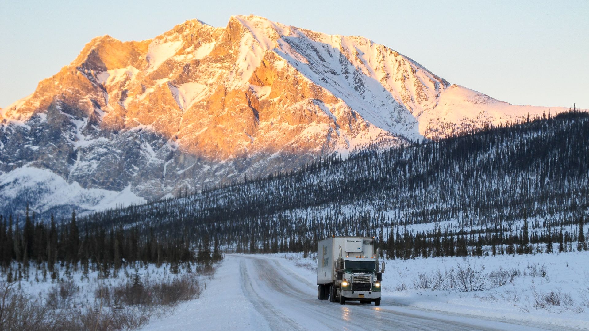 File:Dalton truck and Sukakpak Mountain.jpg
