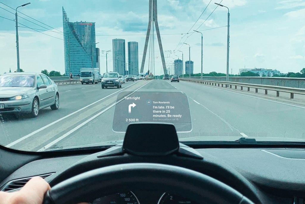 1024Px-Hudway Drive On Bmw Dashboard