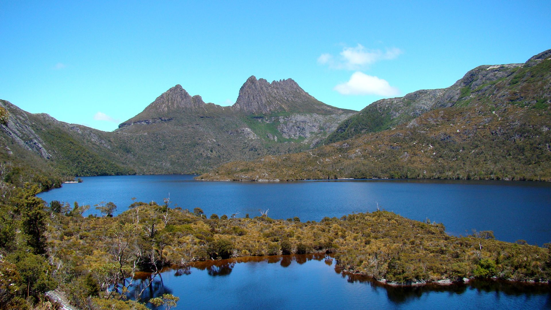 File:Cradle Mountain Behind Dove Lake.jpg