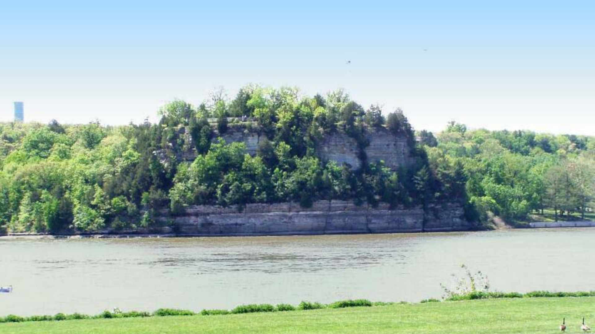 File:Starved Rock Illinois on Illinois River.jpg