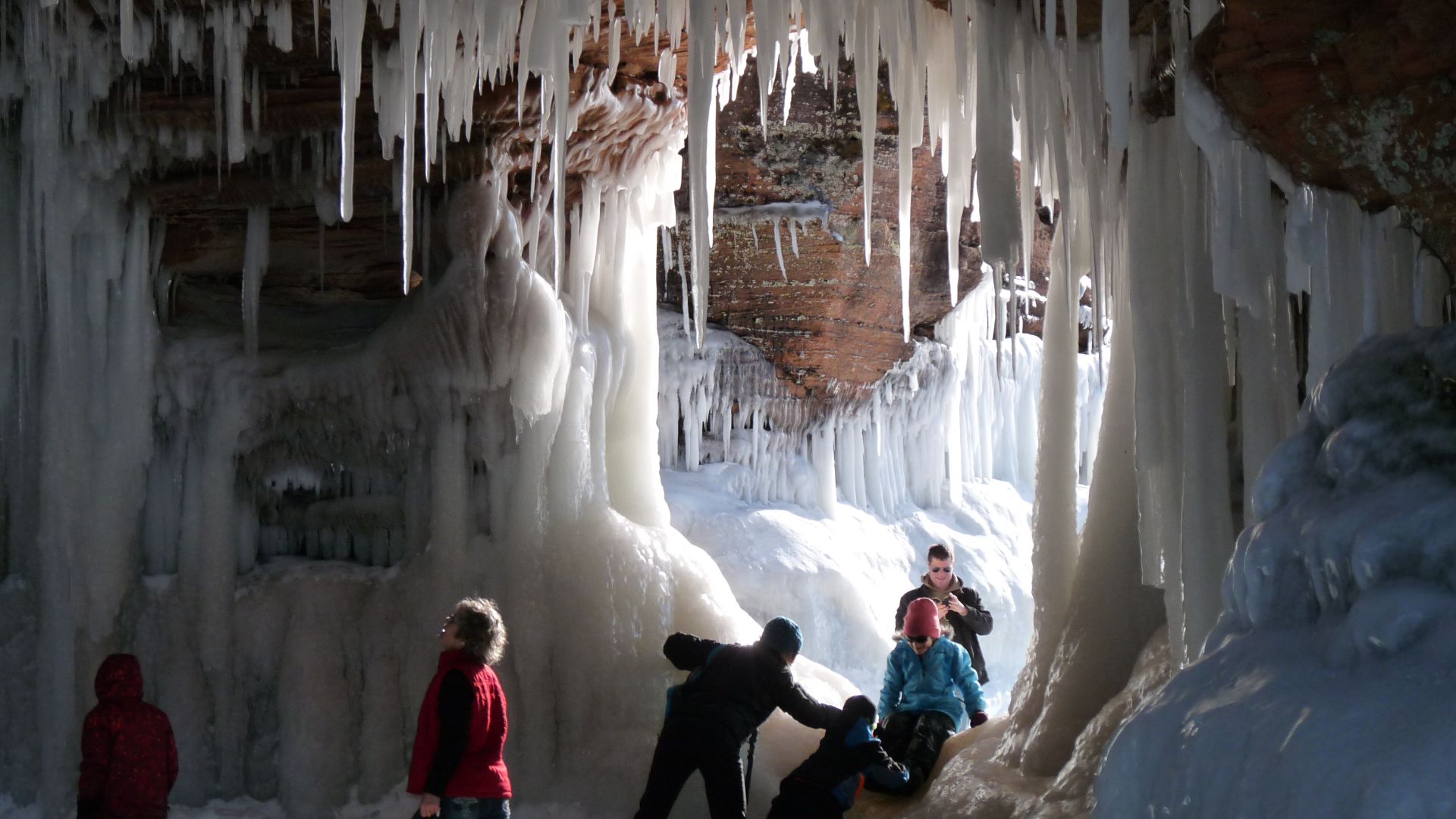 File:Apostle Island Sea Cave in Winter.jpg