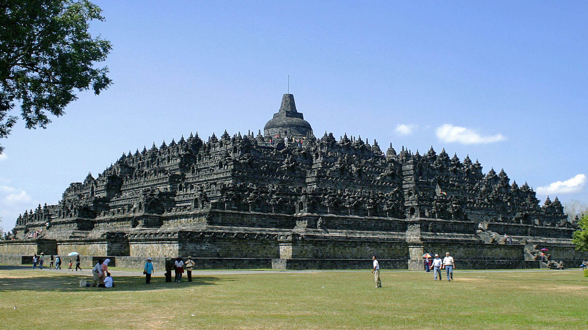File:Borobudur-Nothwest-view.jpg