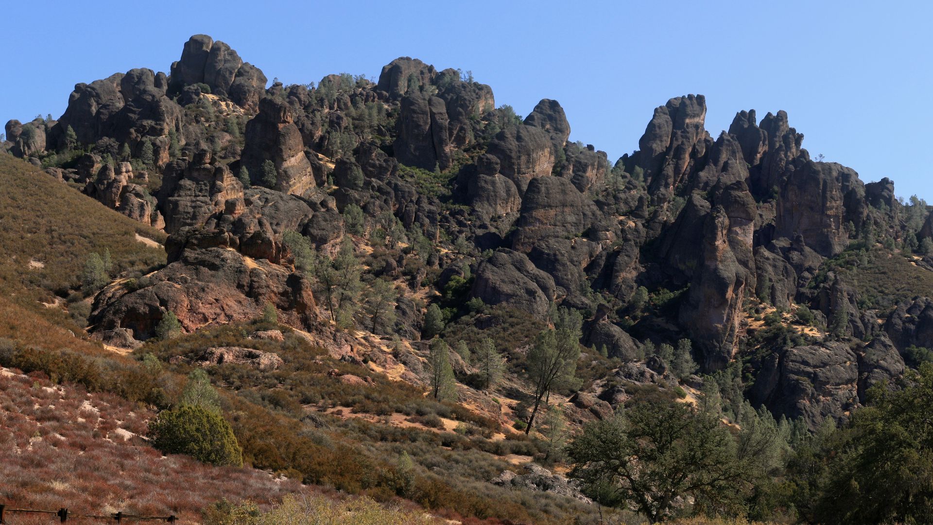 File:Rock formations at Pinnacles National Park 2.jpg