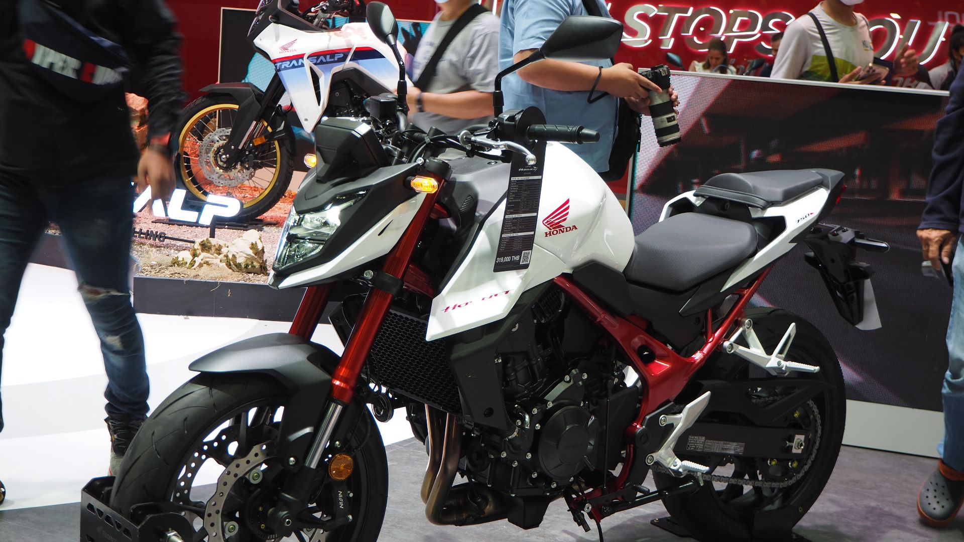 File:2023 Honda CB750 Hornet.jpg