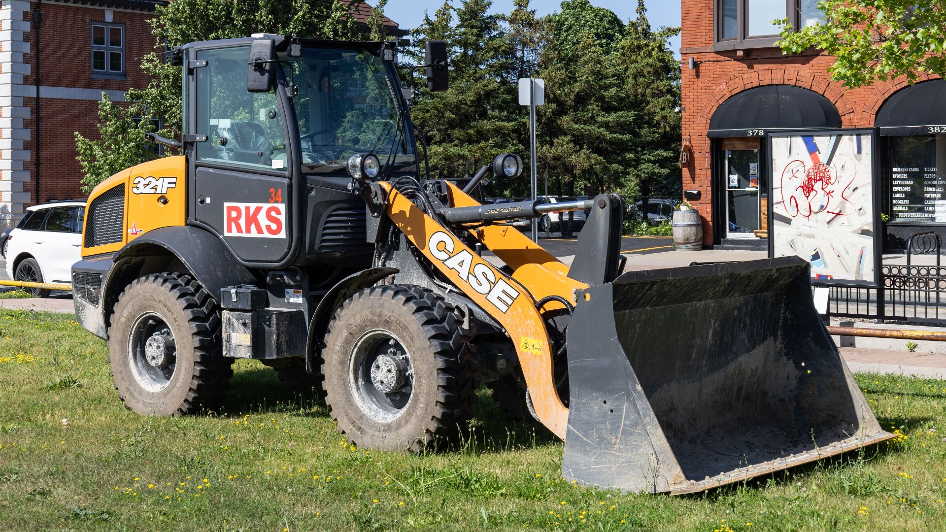 File:CASE 321F Compact Wheel Loader, Windsor, Ontario, 2025-06-23.jpg