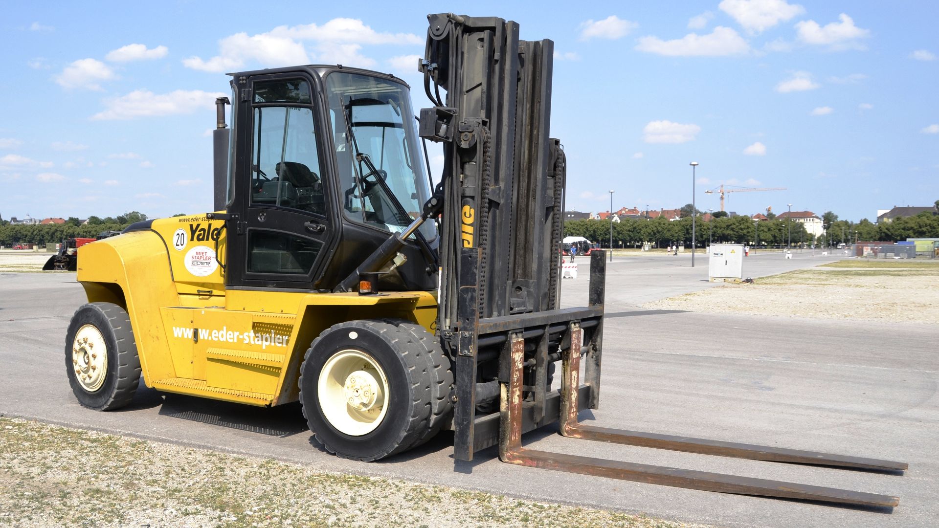 File:Yale forklift - 2013.JPG