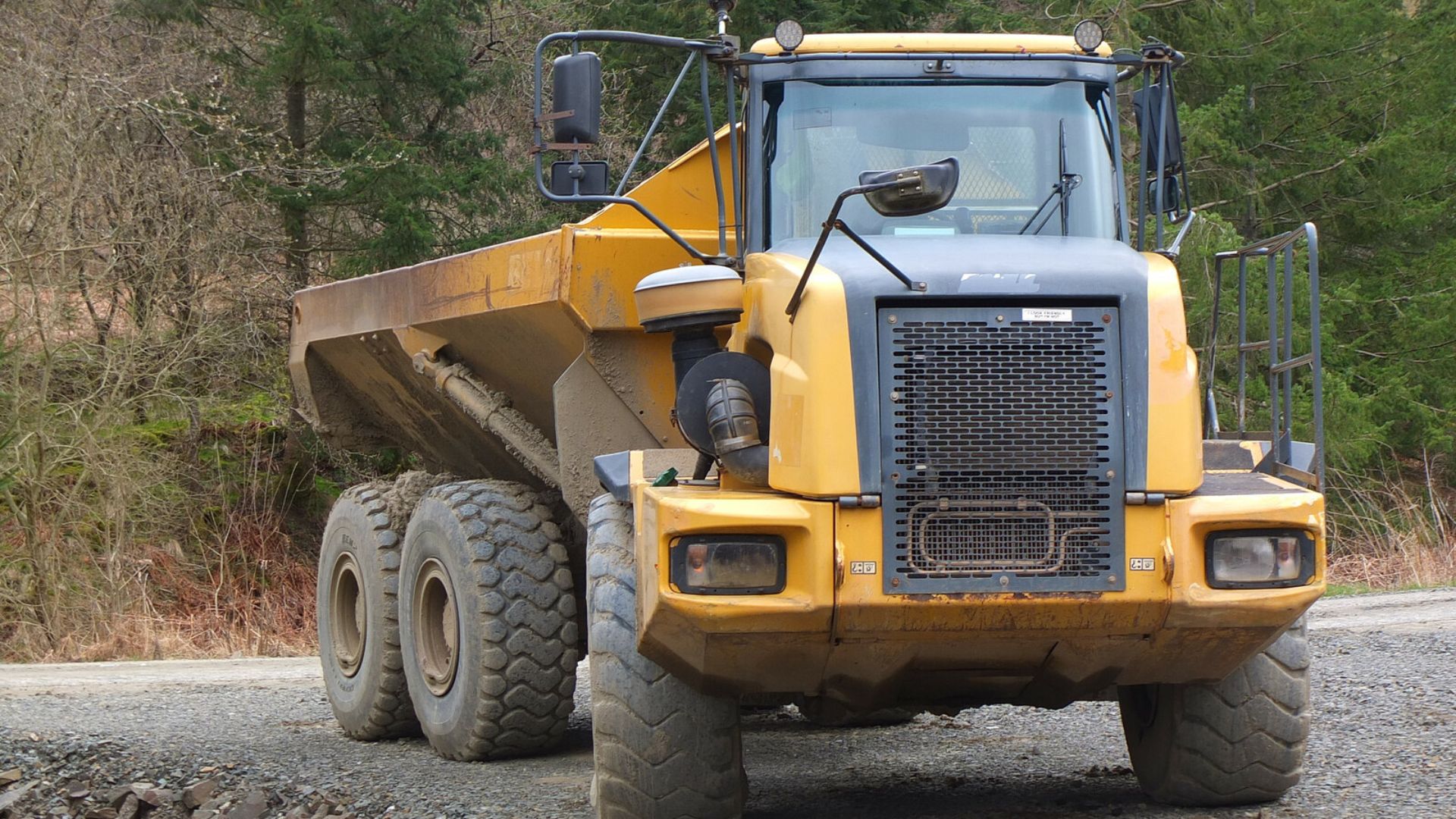 File:Articulated dump truck, Elibank ^ Traquair Forest - geograph.org.uk - 7457571.jpg