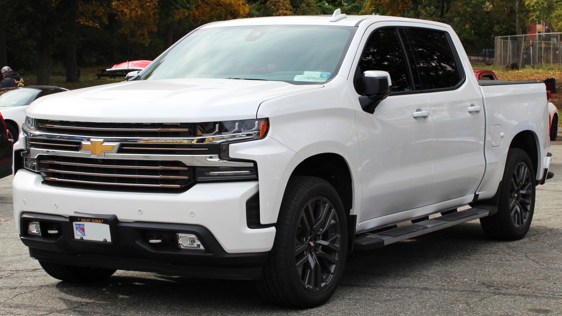 File:2020 Chevrolet Silverado 1500 High Country, front 10.25.20.jpg