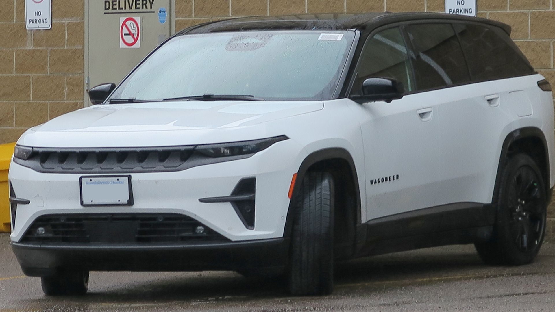 File:2024 Jeep Wagoneer S Launch Edition in Bright White, front left, 2025-04-21.jpg
