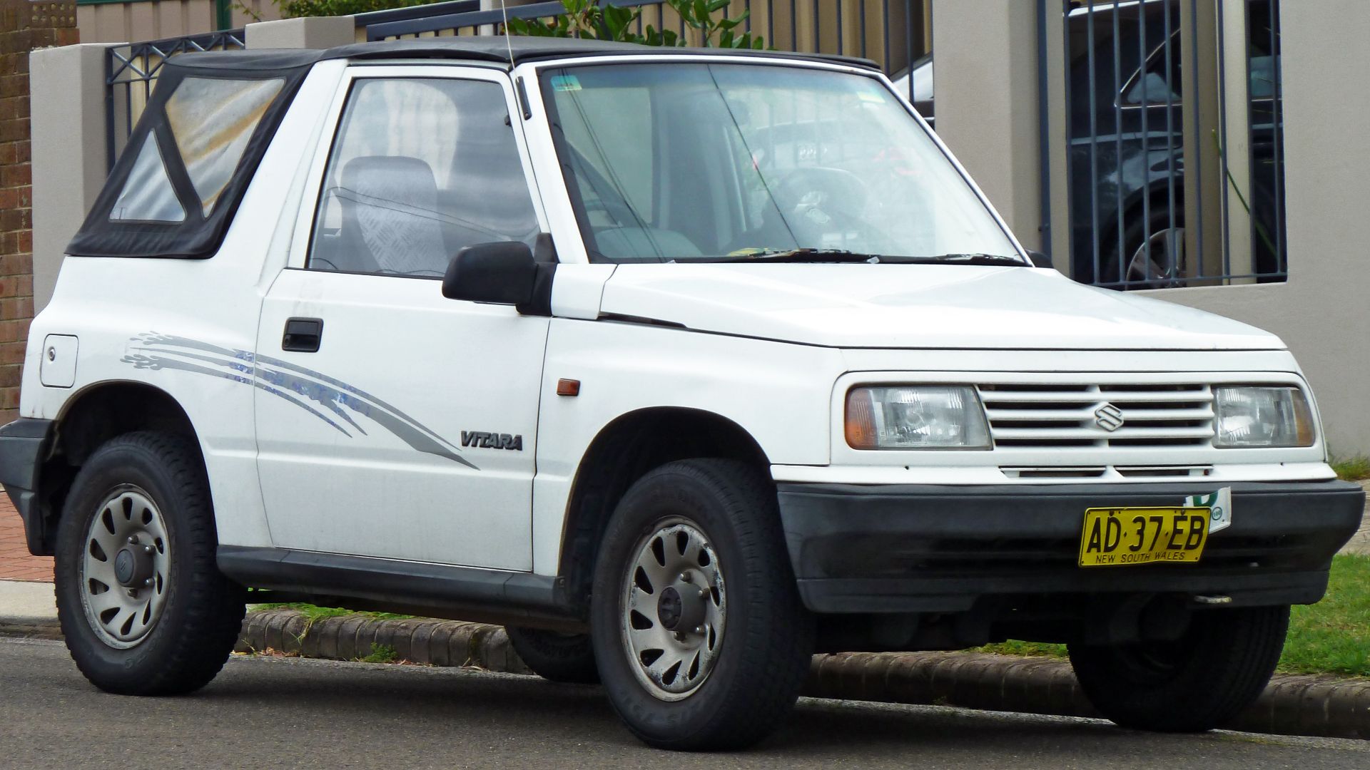 File:1992-1994 Suzuki Vitara (SE416C Type2) JX softtop 01.jpg