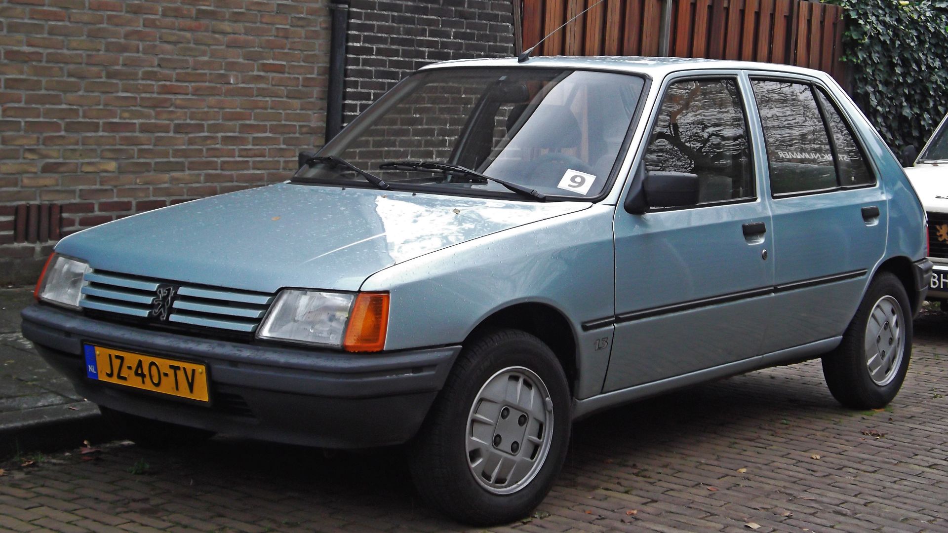 File:Peugeot 205 GR (14928735454).jpg
