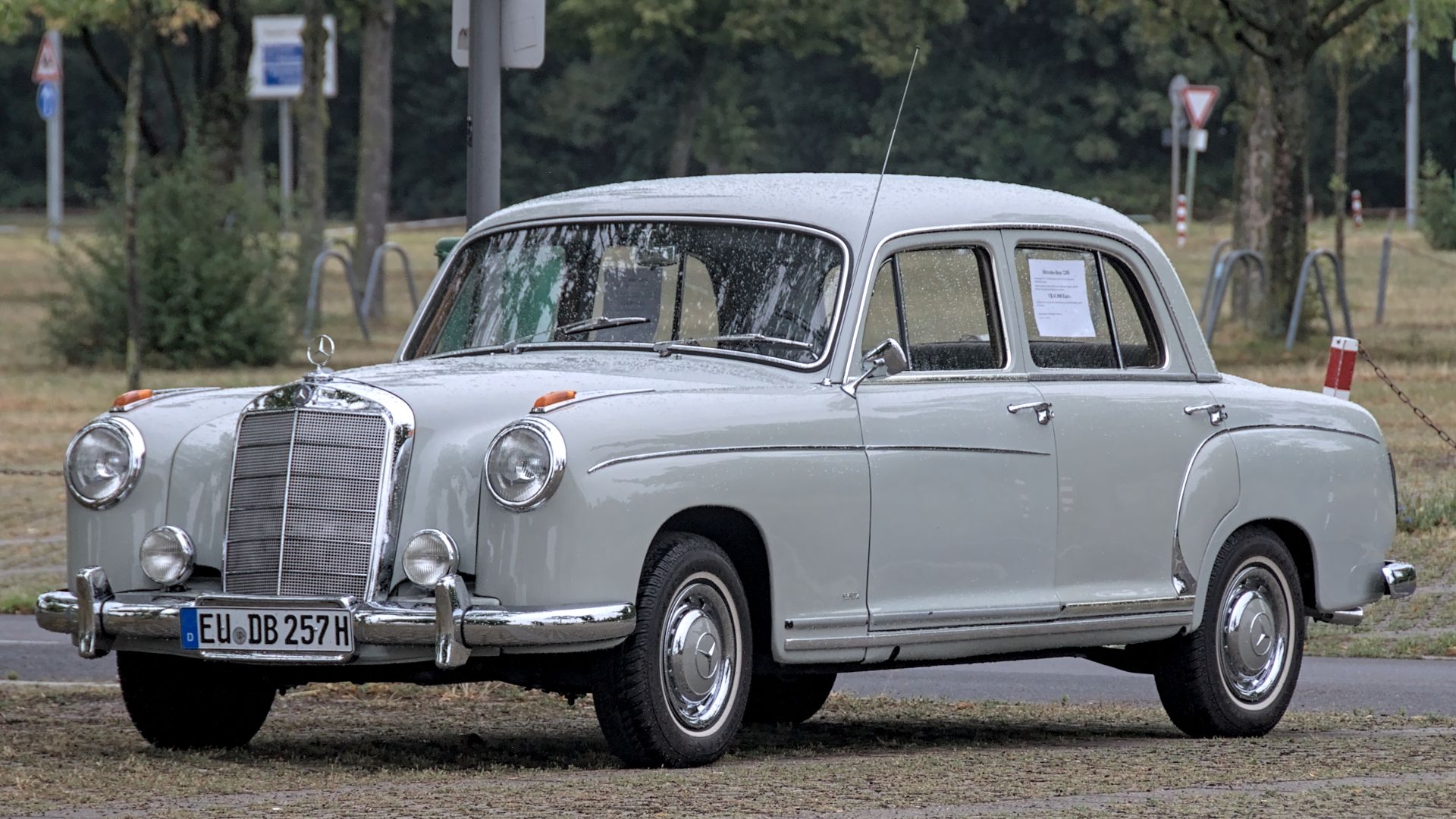 File:Mercedes-Benz W180 220S Classic-Days 2022 DSC 0004.jpg