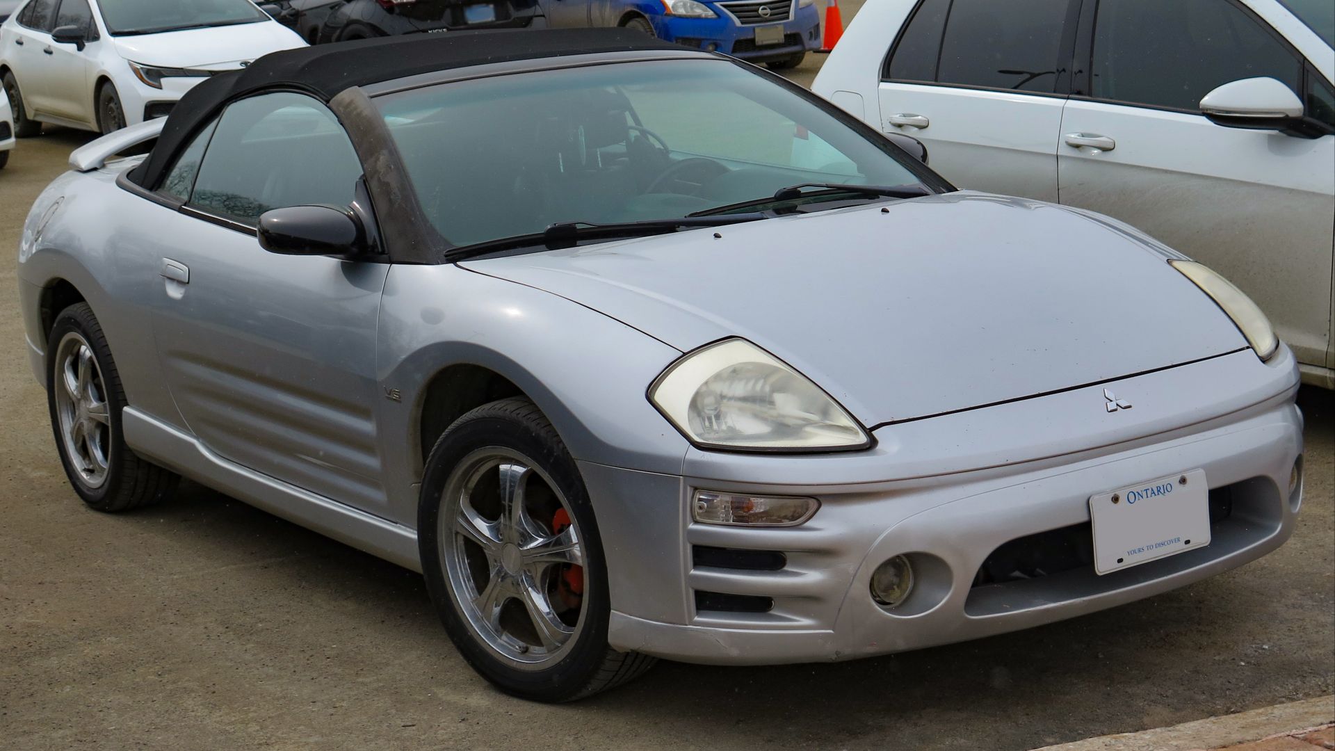 File:2003 Mitsubishi Eclipse Spyder GT in Sterling Silver Metallic, Front Right, 03-13-2023.jpg