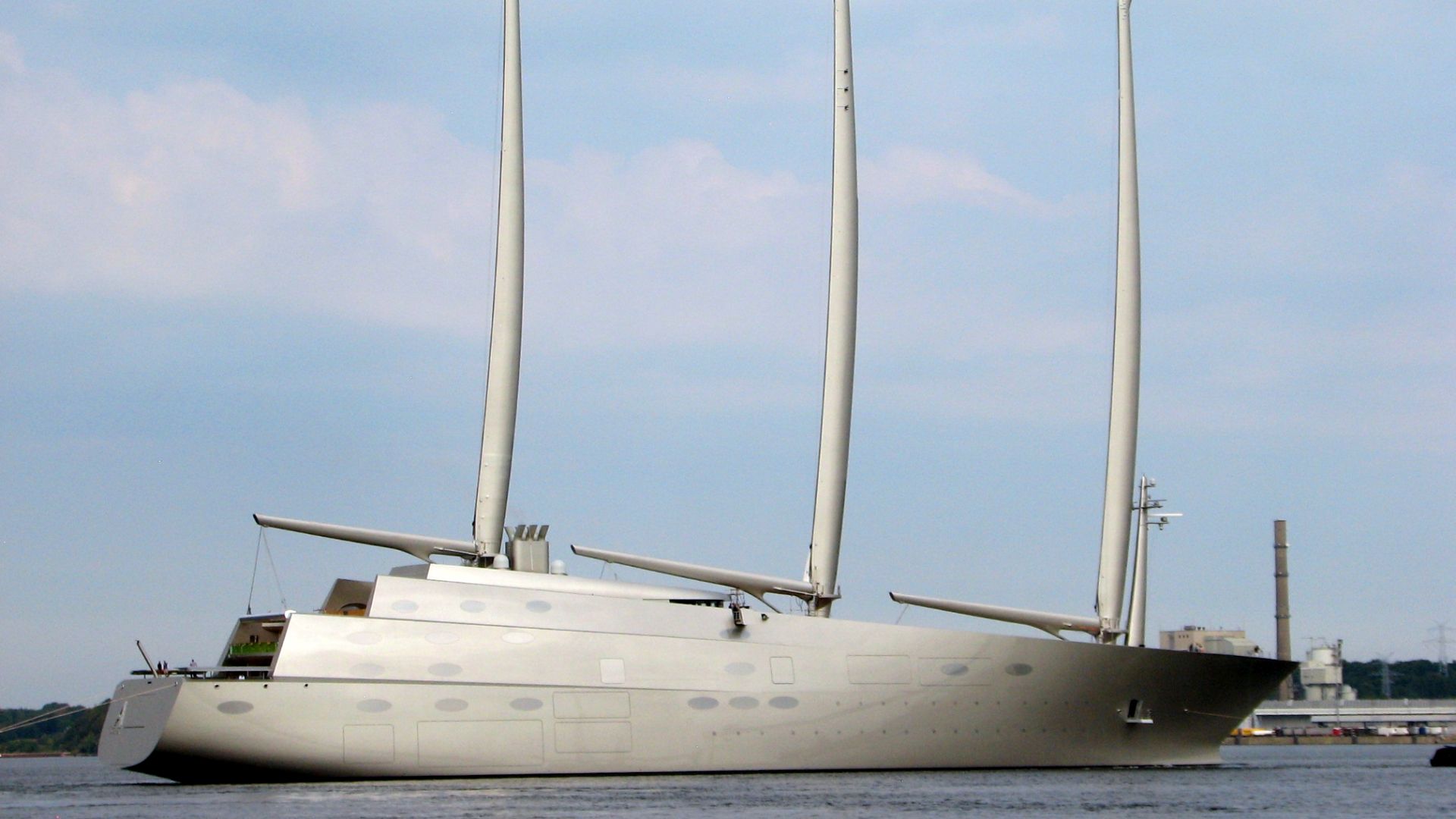 File:Sailing Yacht A, starboard.jpg