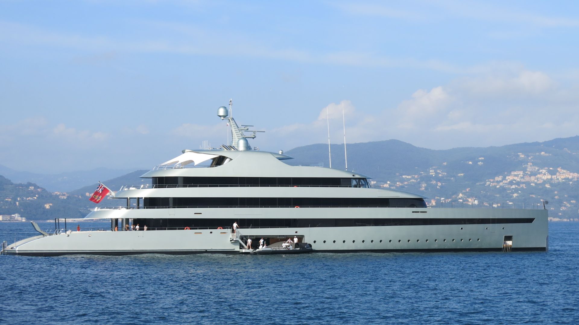 File:Large yacht Savannah in the gulf of la Spezia.jpg