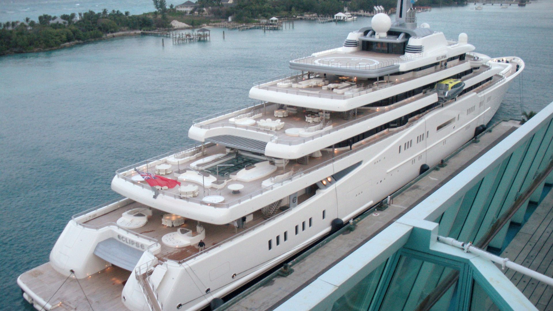 File:Eclipse docked in Nassau Jan 12, 2011.JPG