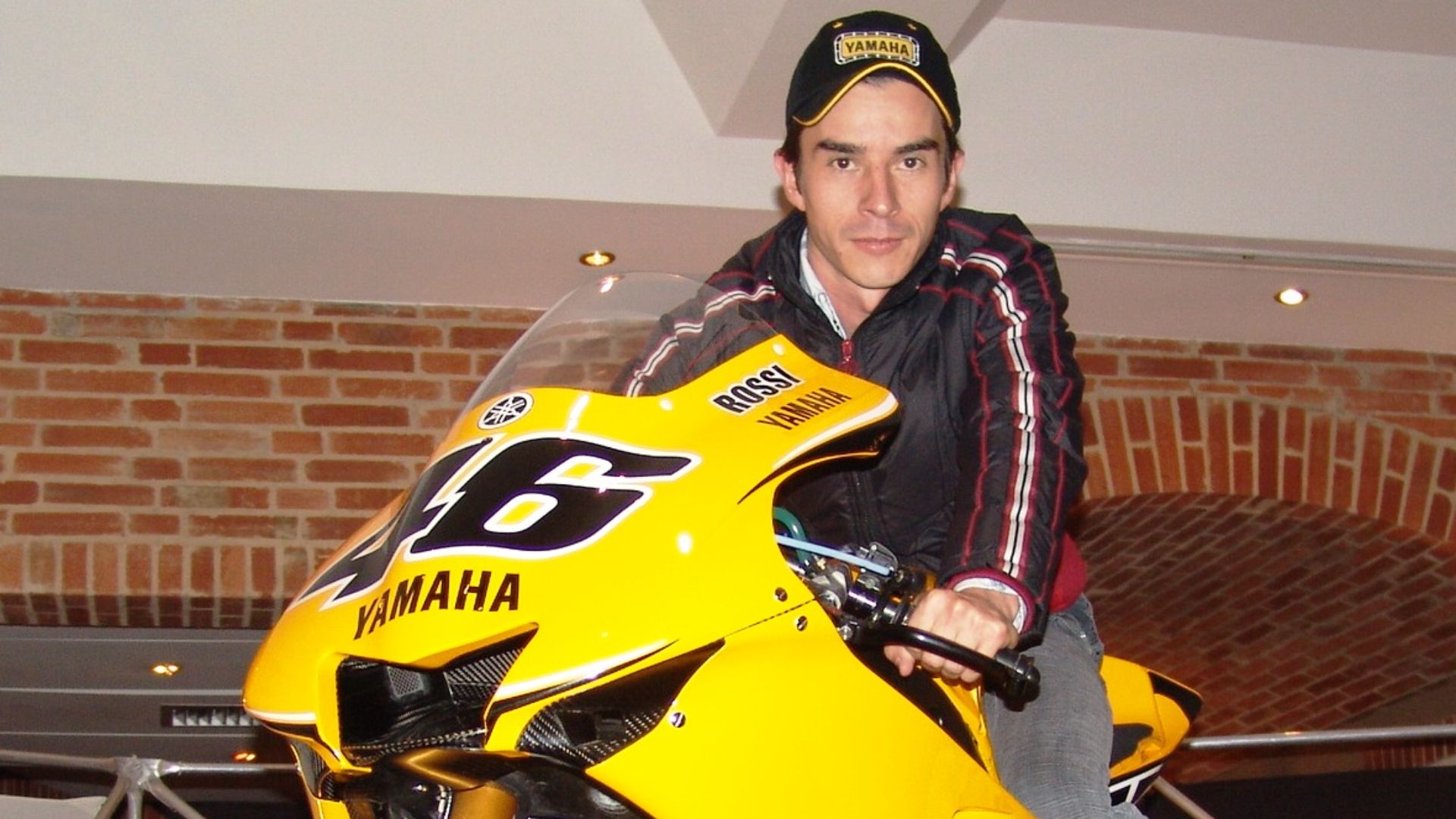 File:Yamaha YZR-M1 (04063).JPG