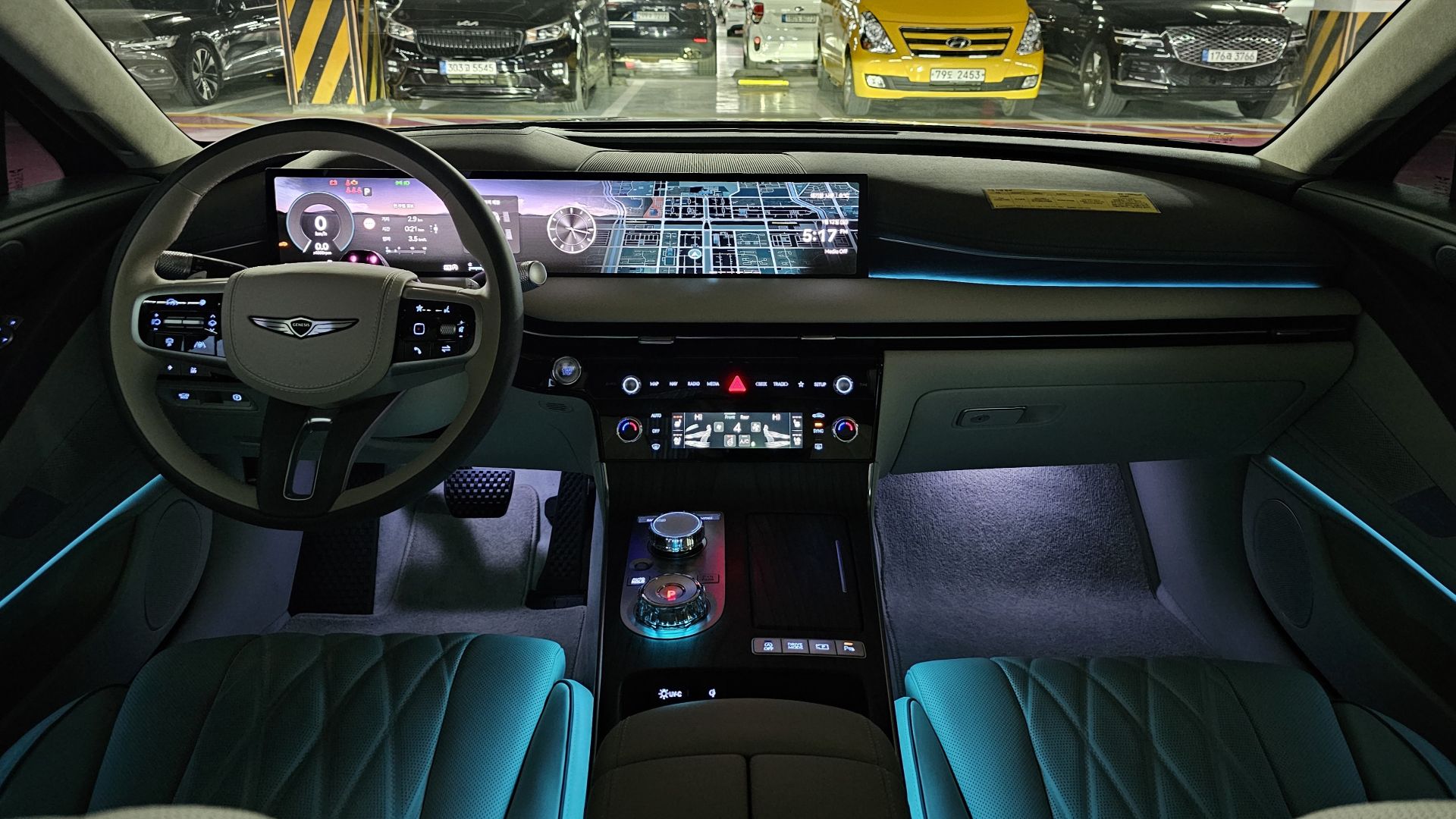 File:Genesis G80 RG3 PE SDS II Ash Gray Vanila Beige Two-tone (41).jpg