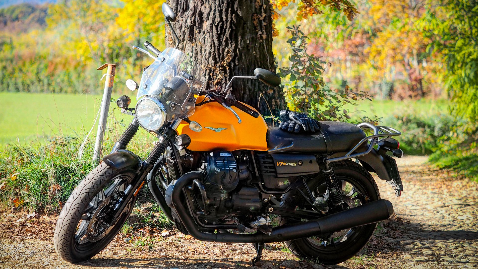 File:Moto Guzzi V7 III Stone.jpg