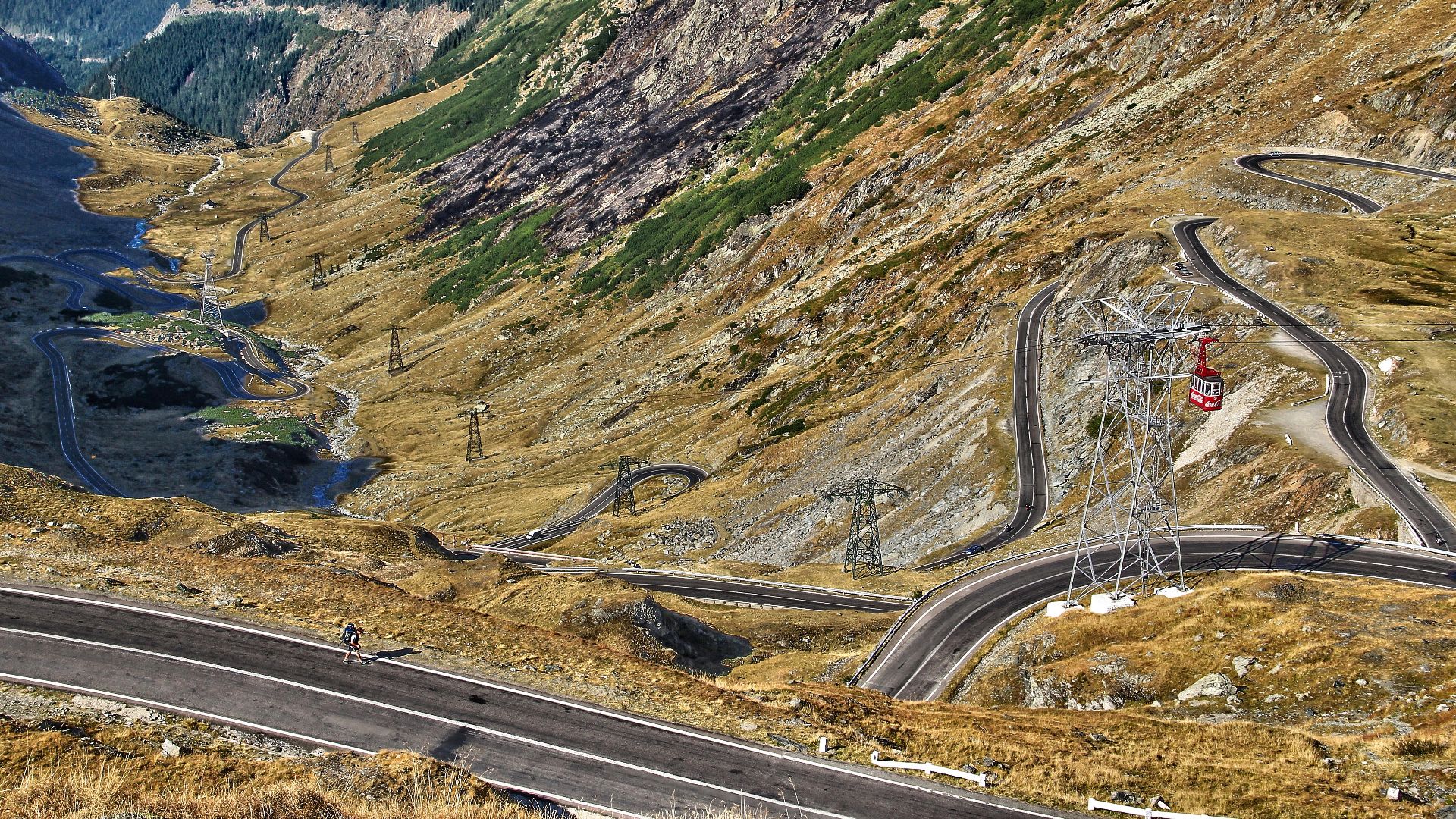 File:Transfăgărășan Highway; by foot or cablecar? Your choice! (8127933986).jpg