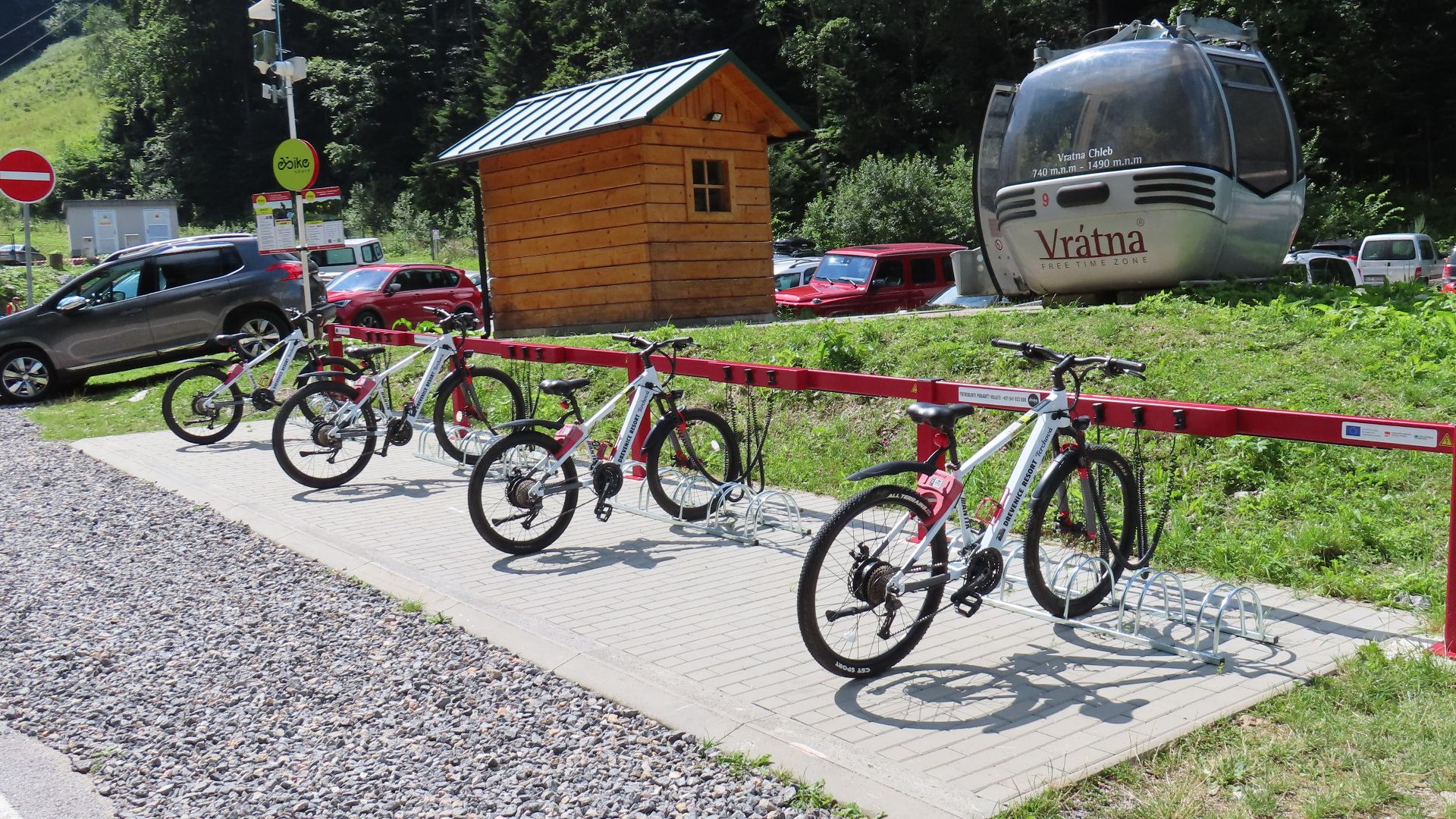 File:Fatra 2023 P328 Vratna E-bike charging station.jpg
