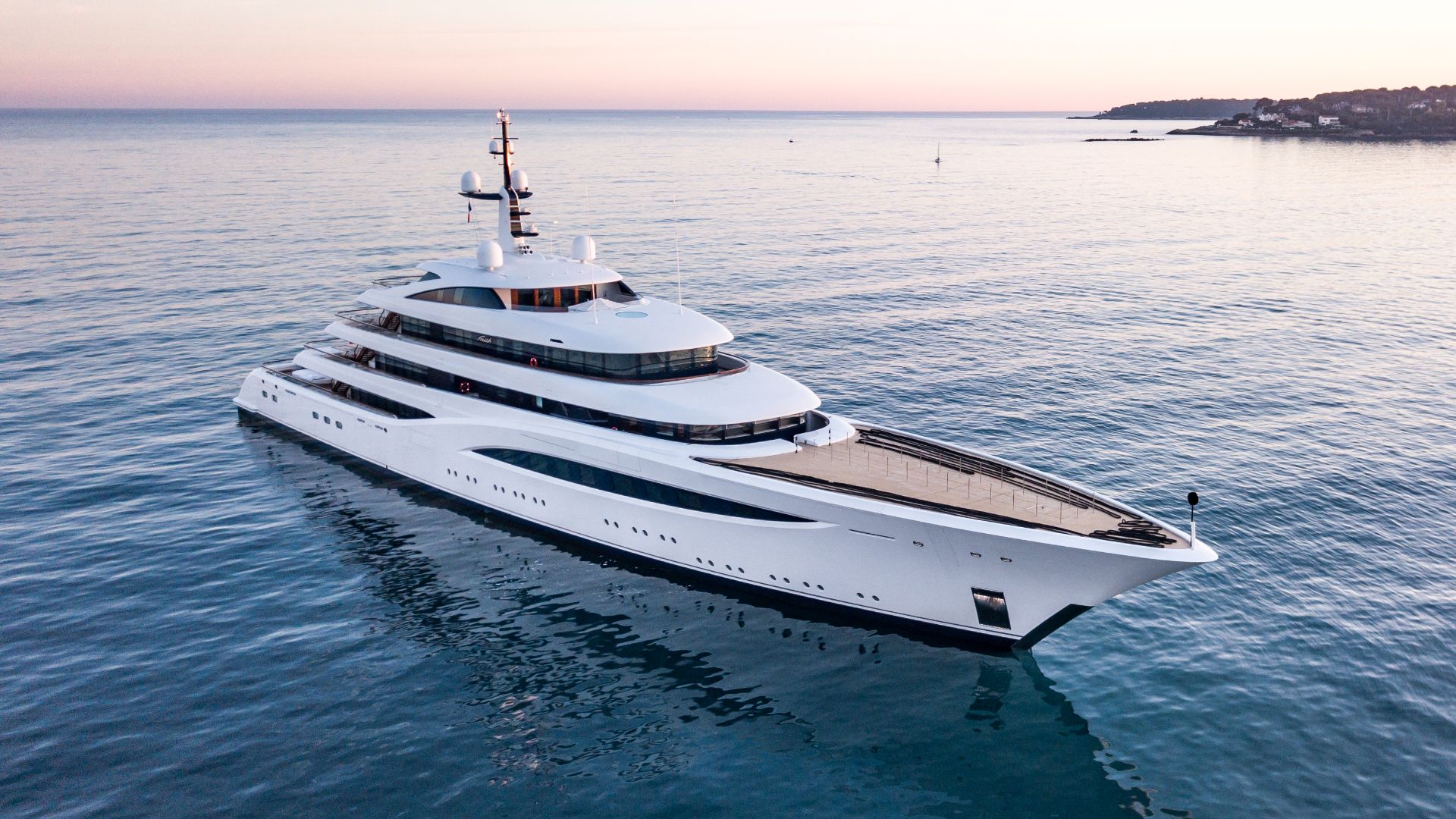 File:Feadship Motor Yacht Faith.jpg