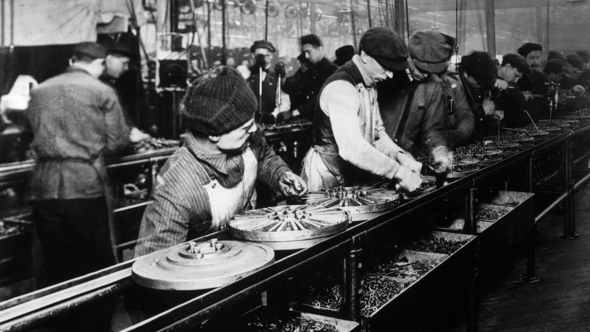 File:Ford assembly line - 1913.jpg