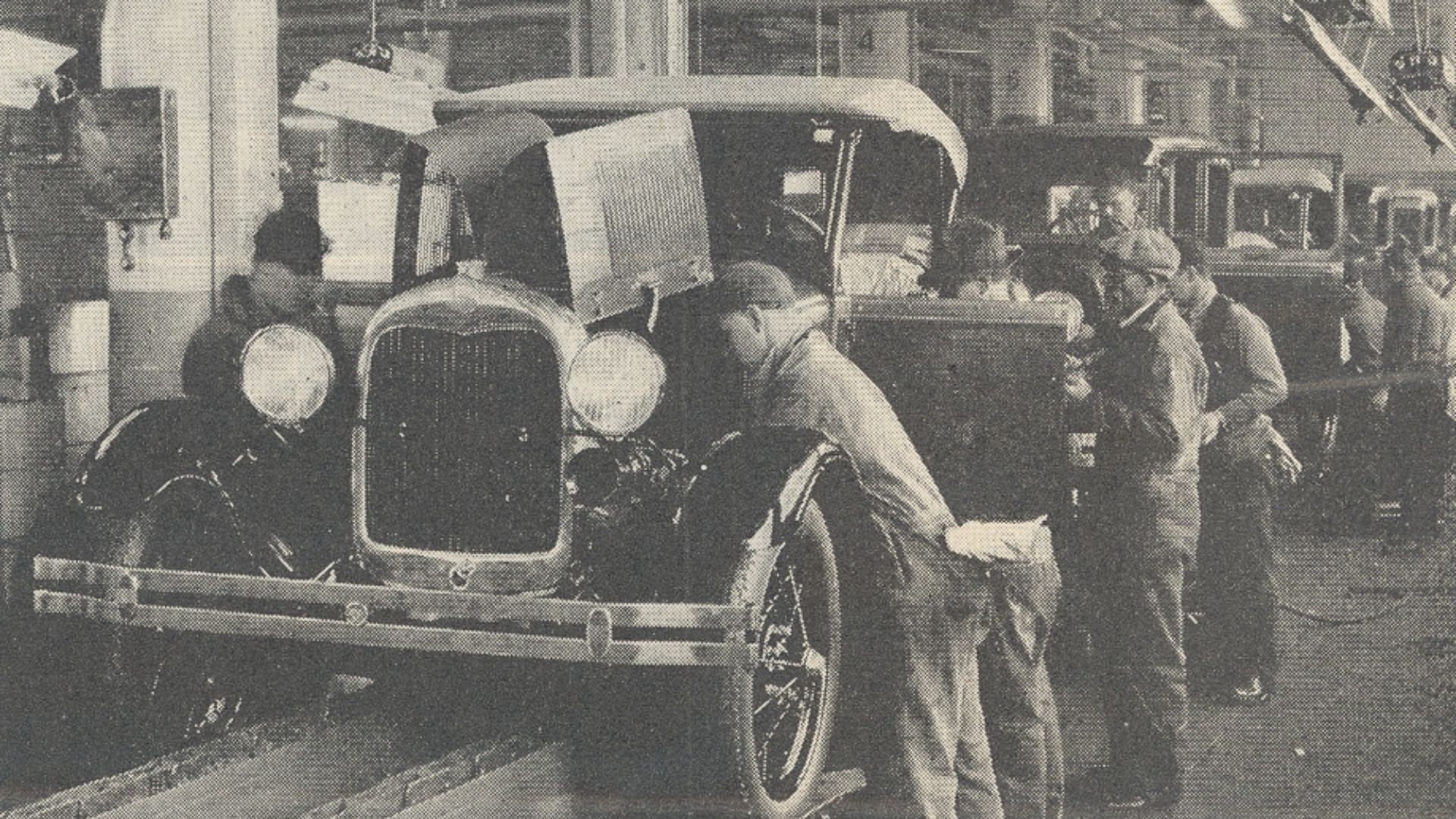 File:Ford Motor Company assembly line.jpg