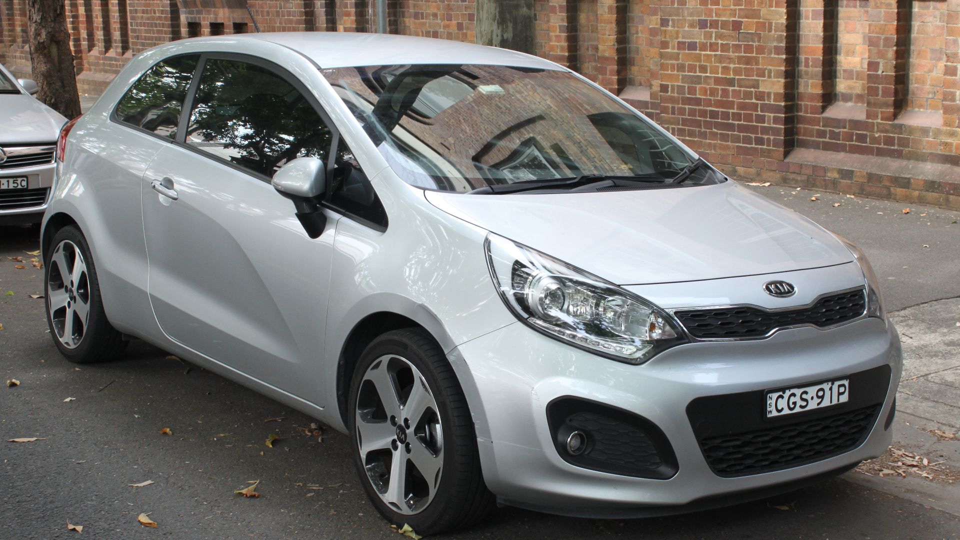 File:2012 Kia Rio (UB) SLS 3-door hatchback (23841846081).jpg
