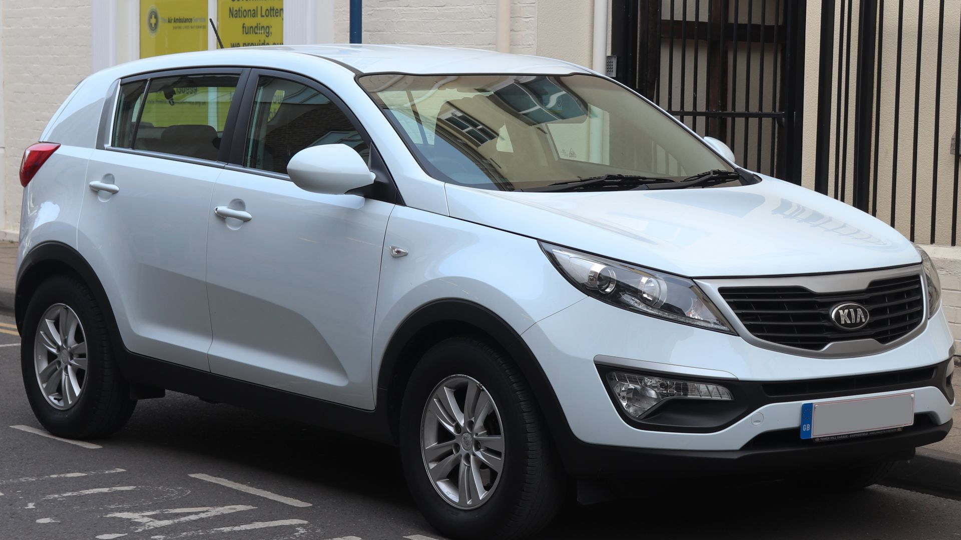 File:2013 Kia Sportage 1 1.6 Front.jpg