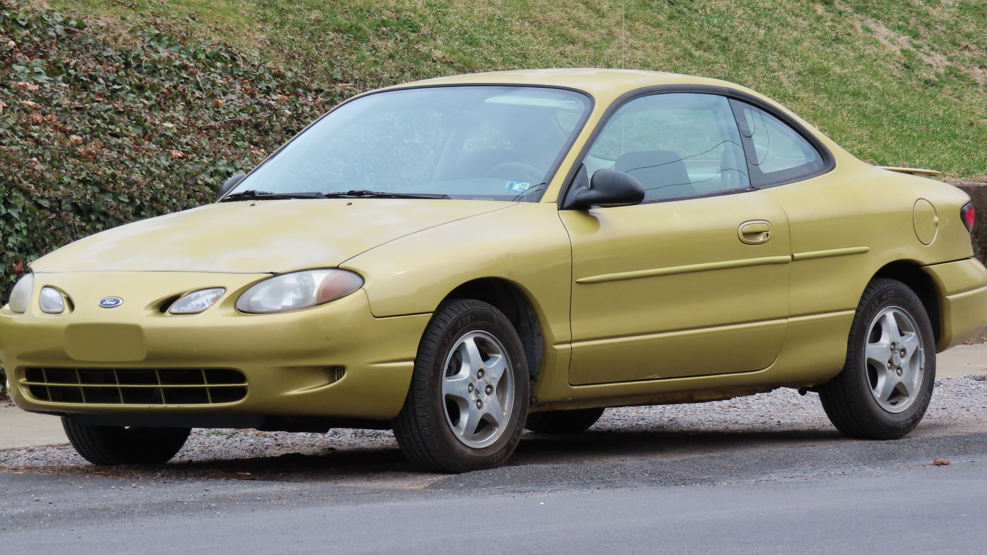 File:2000 Ford Escort ZX2, front left, 03-25-2021.jpg