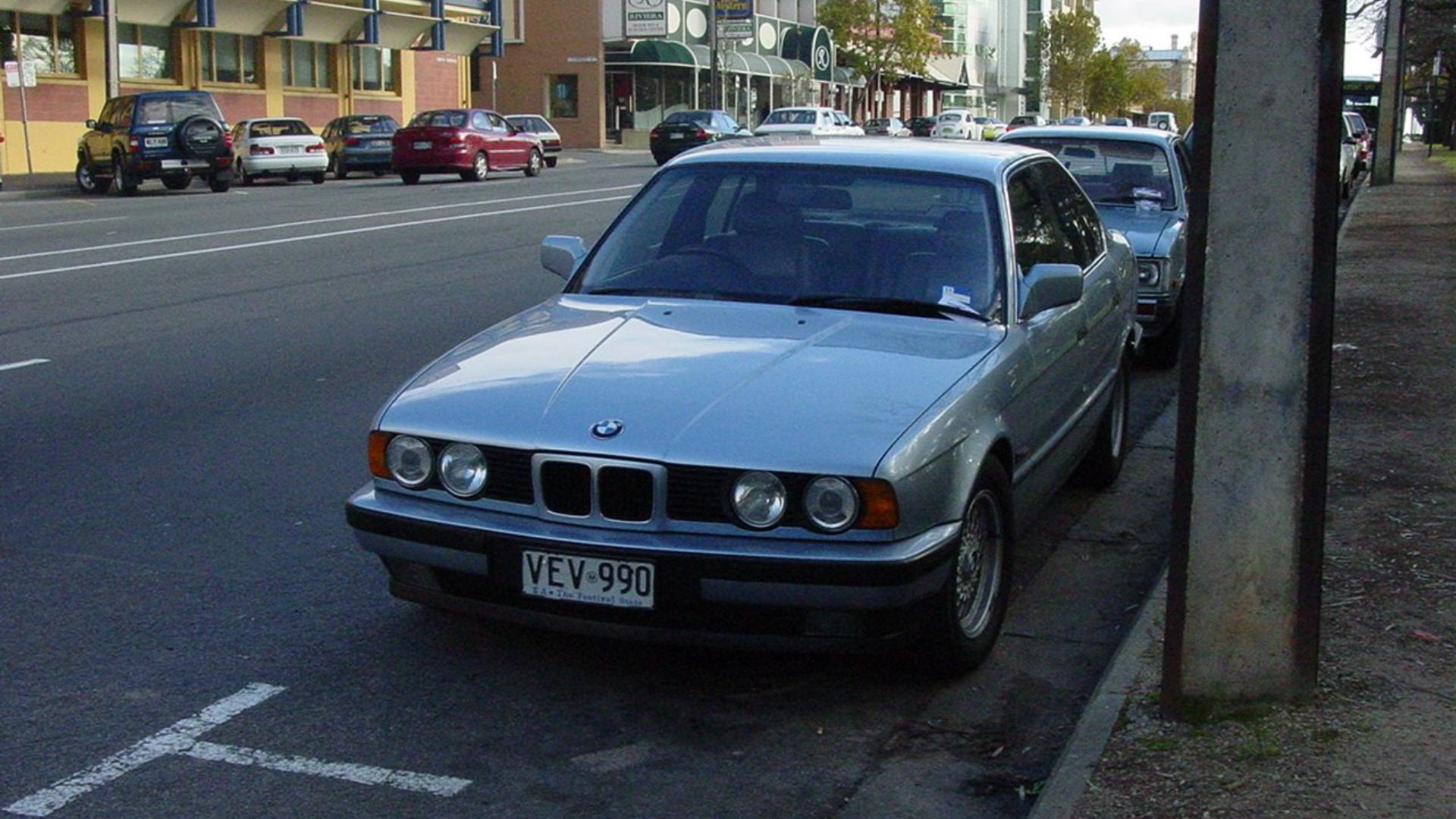 File:BMW 535i E34 (3).jpg