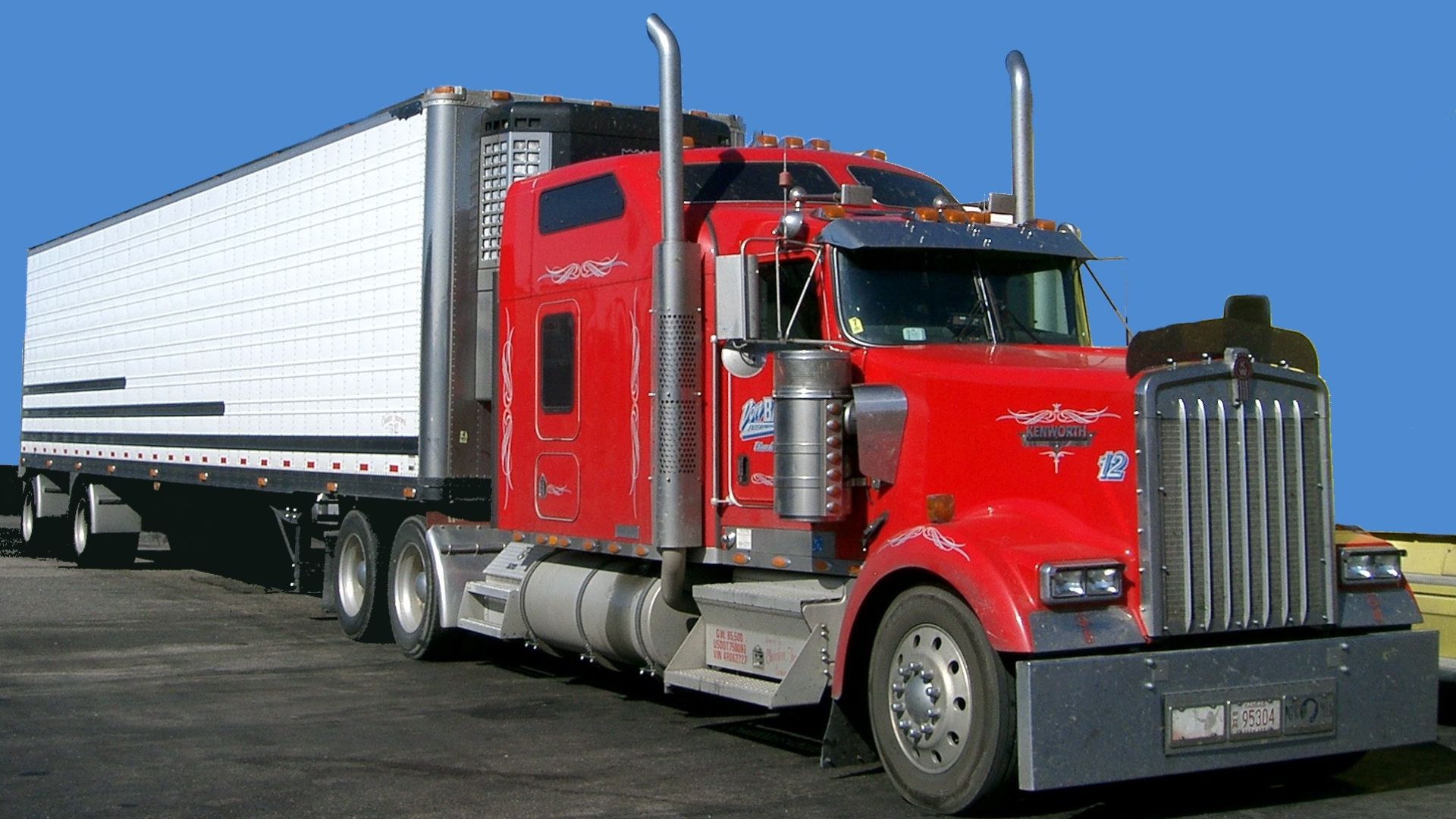 File:Kenworth W900 semi in red.jpg