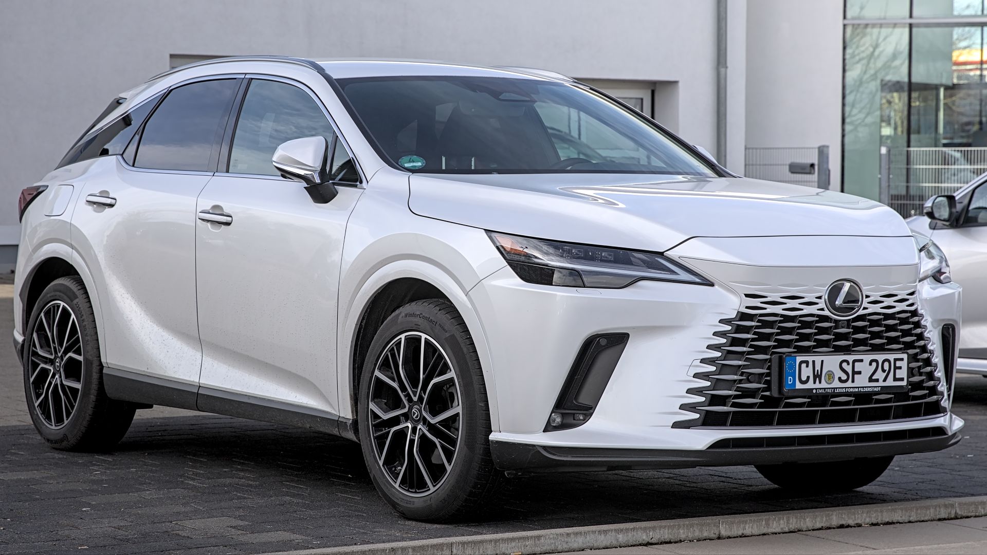 File:Lexus RX 450h+ (AALH16) 1X7A1930.jpg