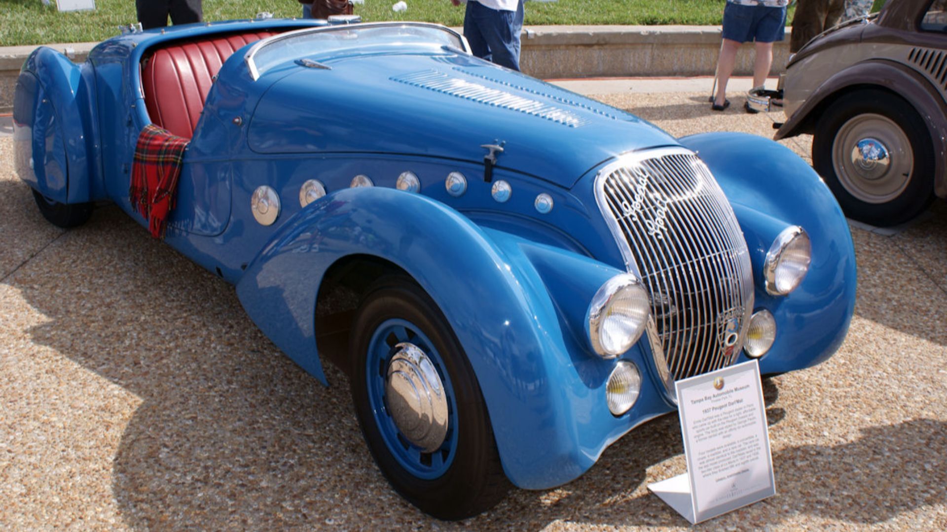 File:Peugeot DarlMat 1937 RSideFront LakeMirrorClassic 17Oct09 (14600567855).jpg
