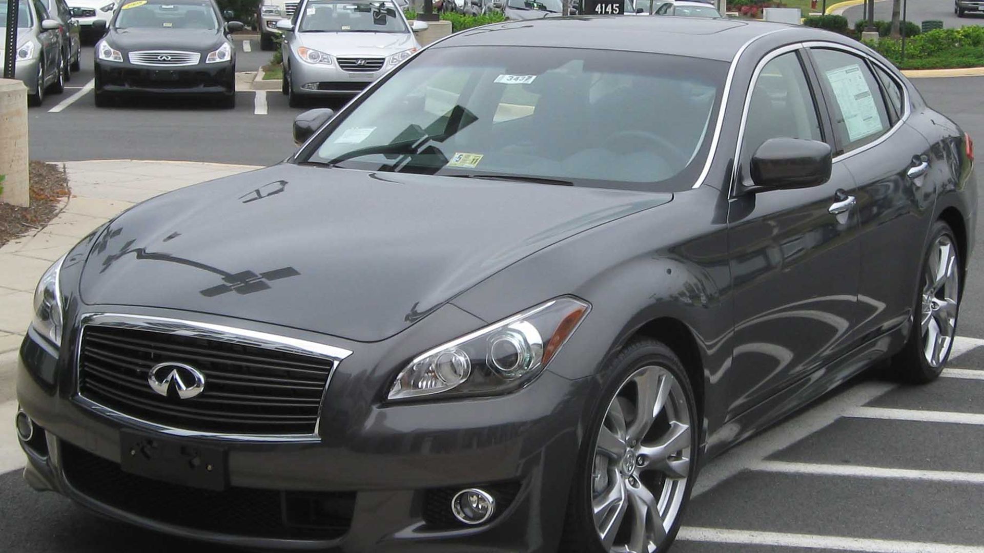 File:2011 Infiniti M56S 1 -- 06-16-2010.jpg