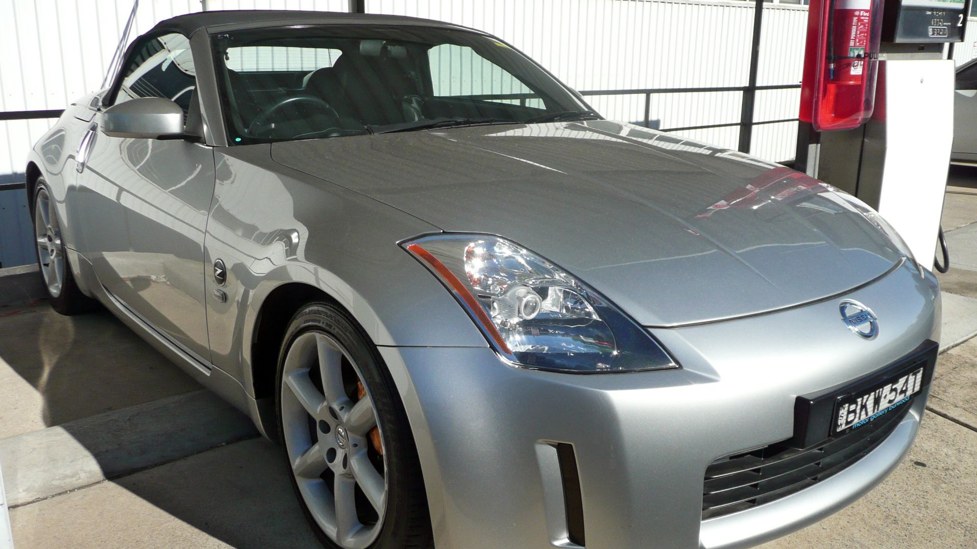 File:2003-2005 Nissan 350Z (Z33) roadster 01.jpg