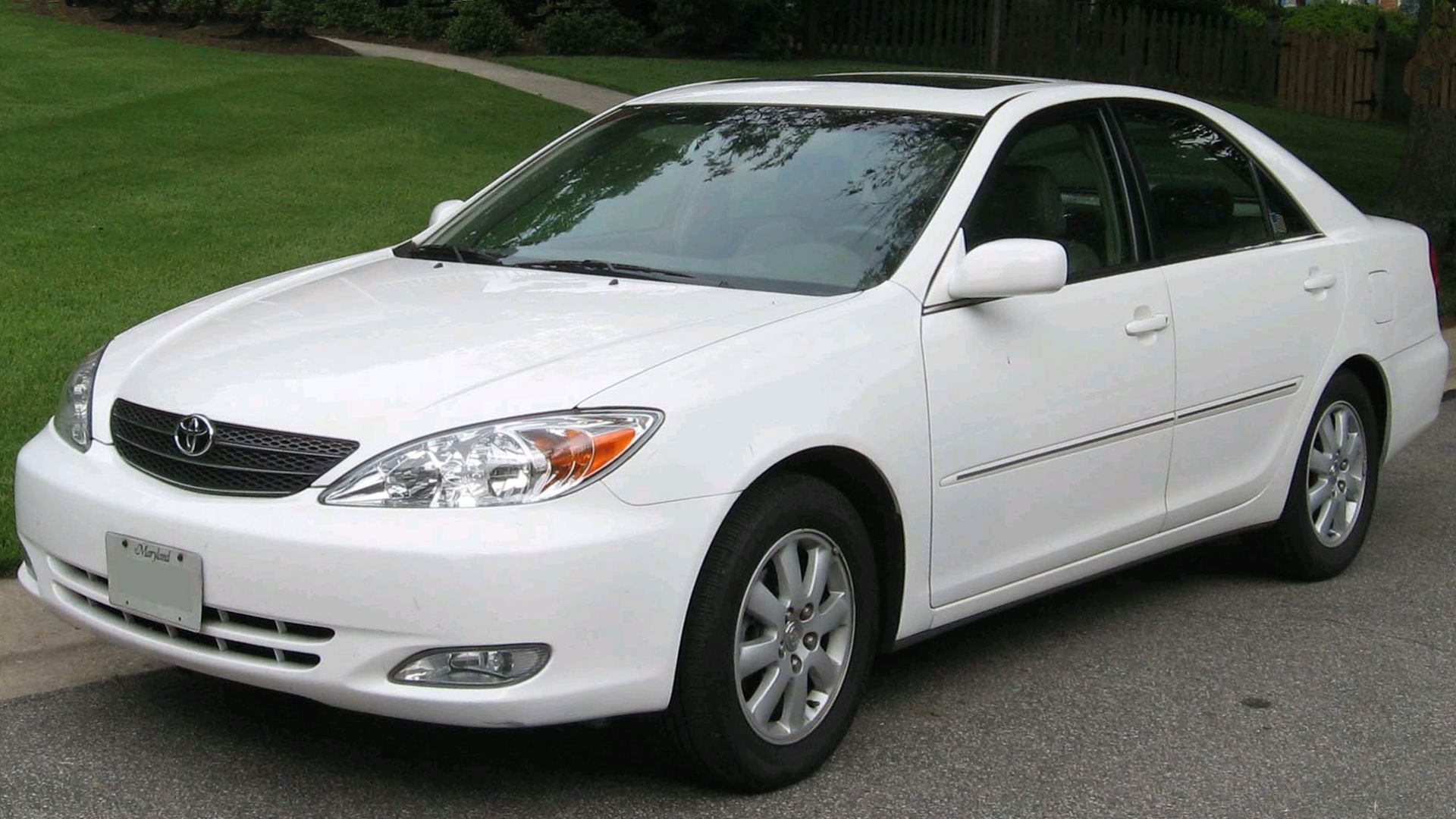 File:2002-2004 Toyota Camry 2.jpg