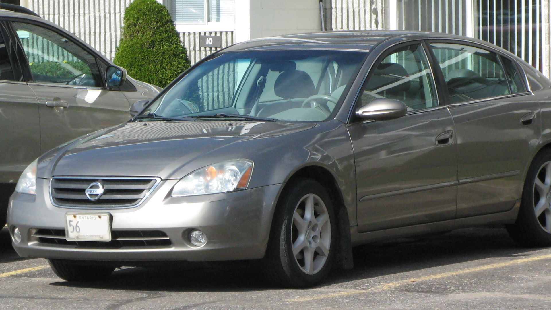 File:2002 Nissan Altima 3.5 SE, Front Left, 10-06-2020.jpg
