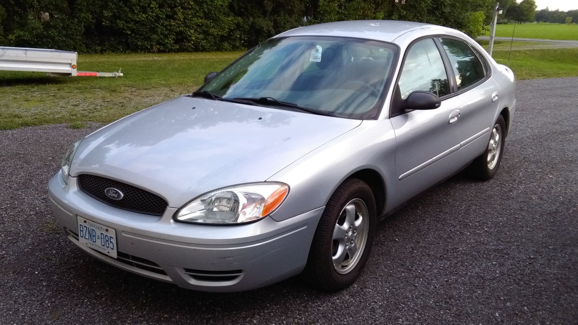 File:2005 Ford Taurus.jpg