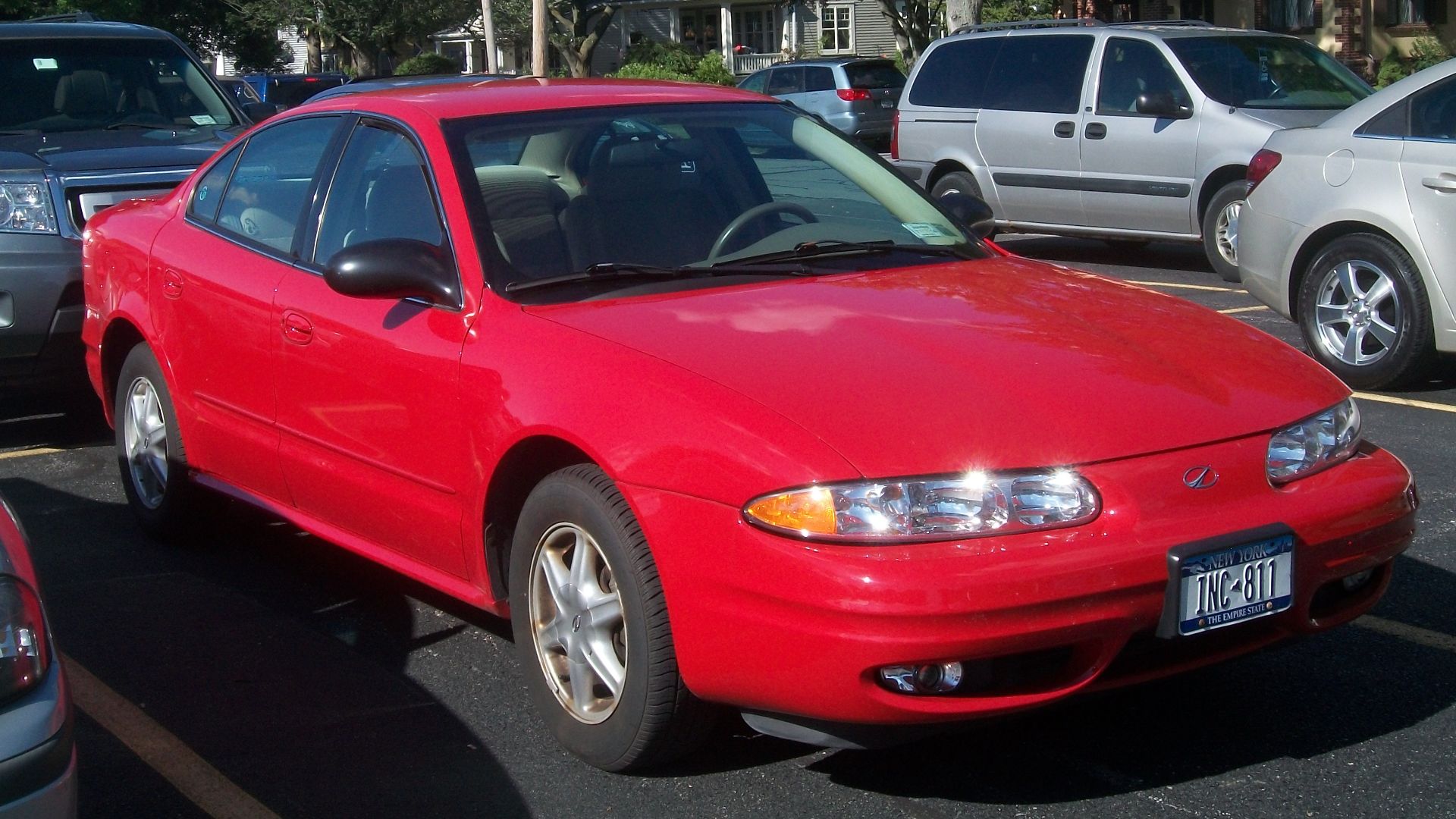 File:2004 Oldsmobile Alero.JPG