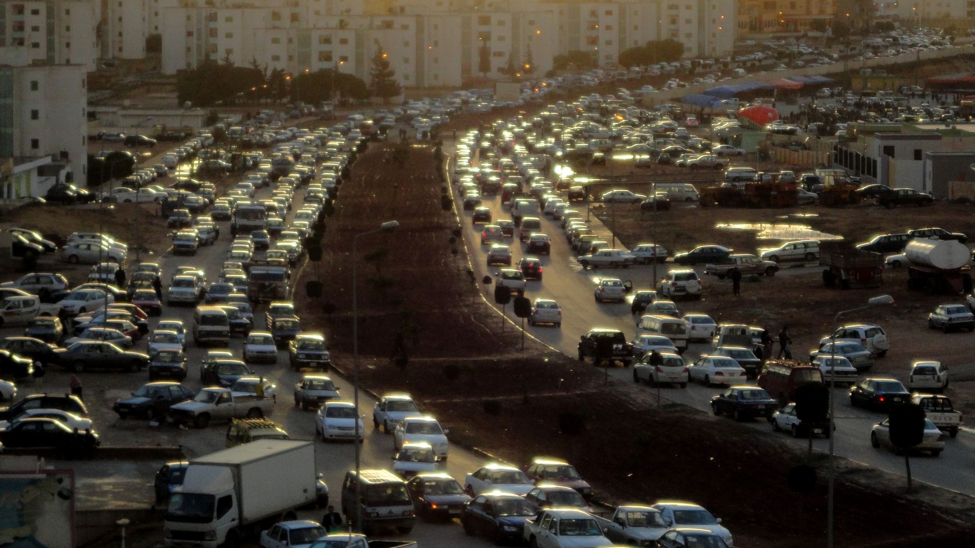File:Traffic congestion in Al Bayda, Libya ..jpg