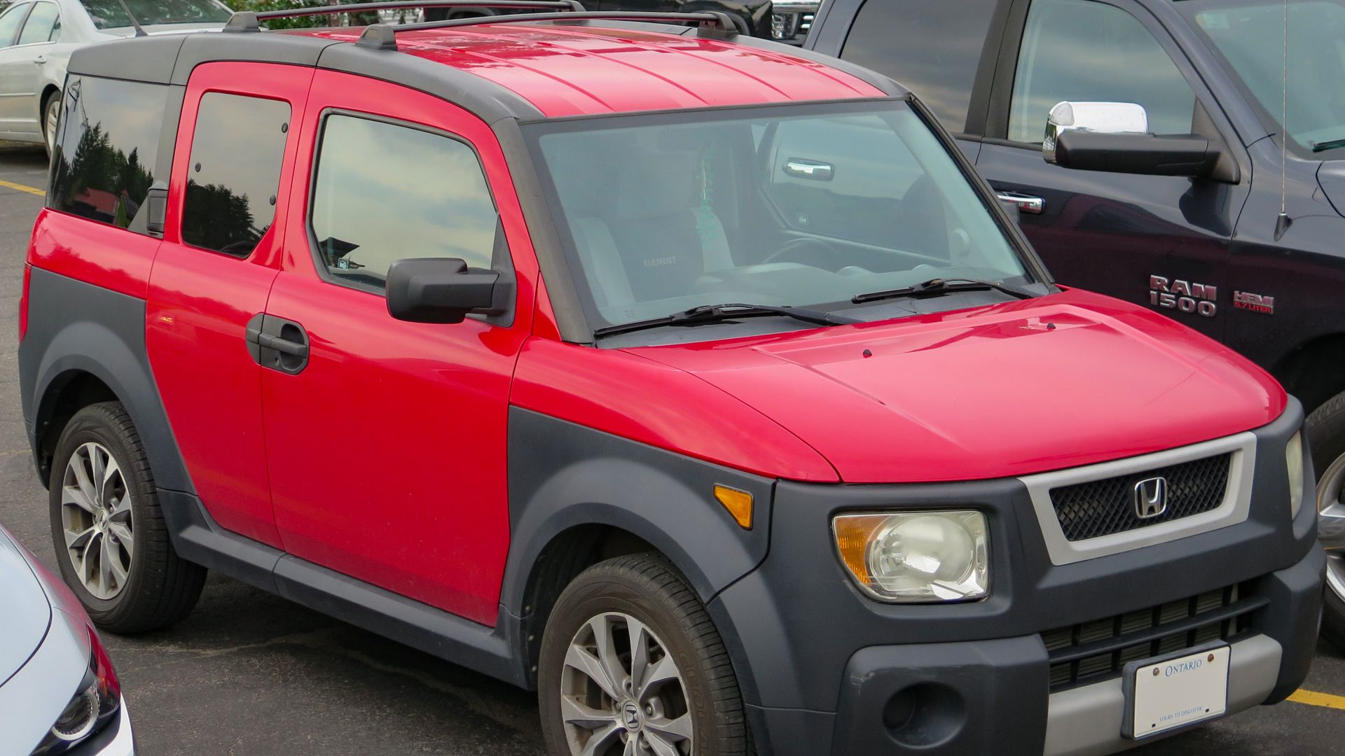 File:2005 Honda Element EX 4WD in Rallye Red, Front Right, 07-10-2023.jpg